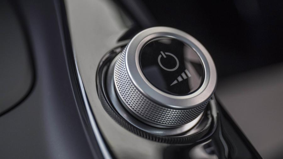 Детали интерьера Mercedes-AMG GT C Edition 50 (C190) 2017 года  (фото 54 из 63)